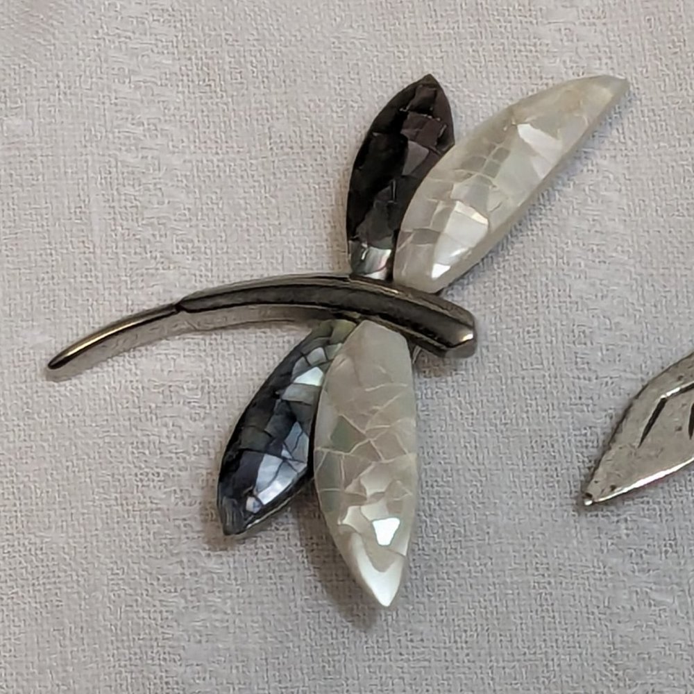 Vintage Liz Claiborne Modernist Mother-of-Pearl Mosaic Dragonfly Pin - Picture 4 of 6